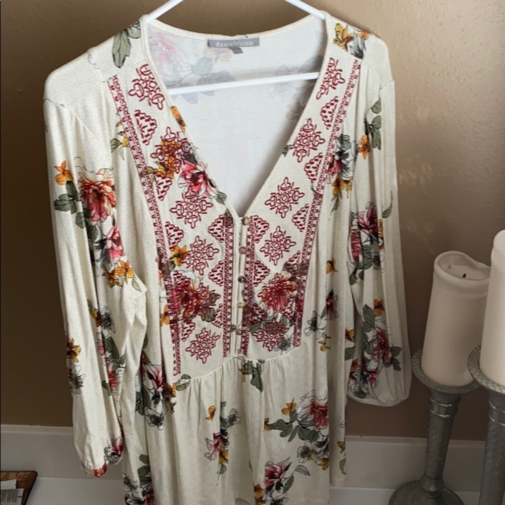 Stitch fix top floral cream blouse Daniel rainn 1X
